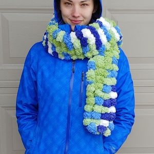 RED HEART WOMEN'S SCARF